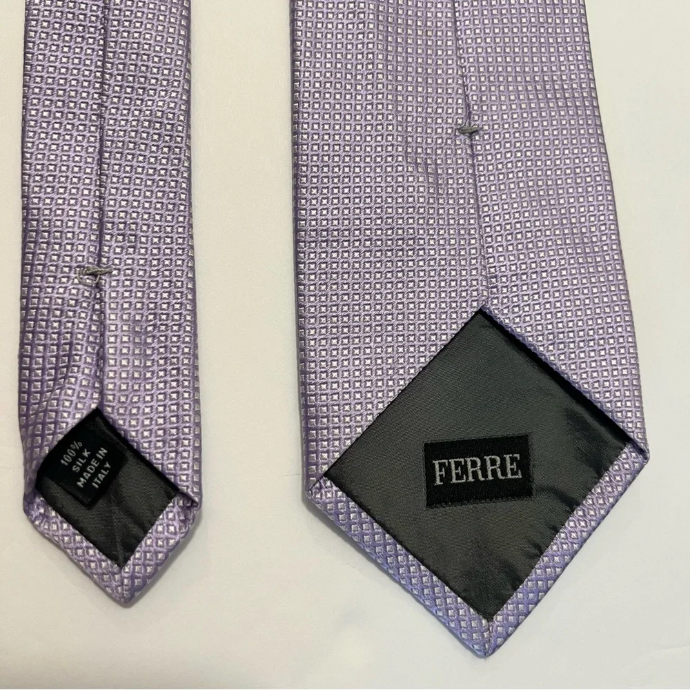Ferre, 100% Silk, Made in Italy,‎ Elegant Purple Tie